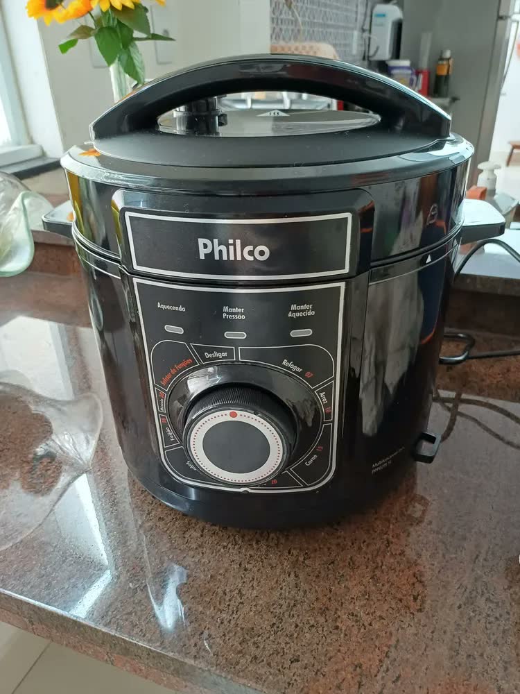 foto de Panela De Pressão Philco Ppp02pi Inox 5l 900w Preta Cor Preto