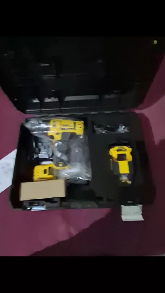 foto de Kit Ferramentas com Furadeira Dcd716 Nivel Dce088 12v e Acessórios