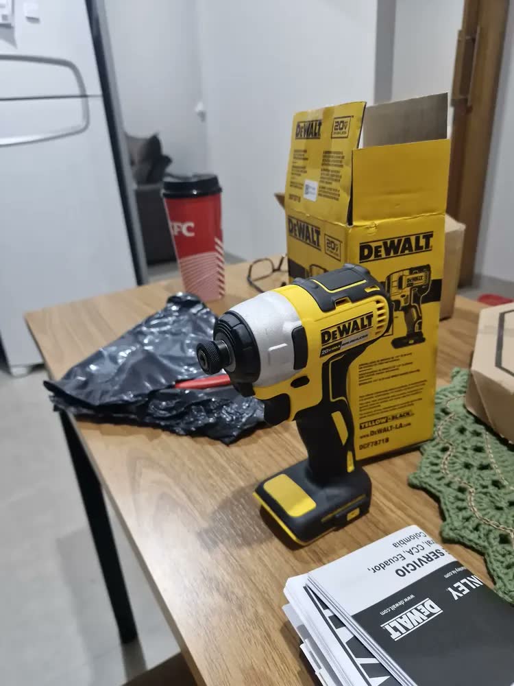 foto de Parafusadeira de Impacto 6,3mm Dewalt Modelo DCF7871B Motor Brushless Bivolt