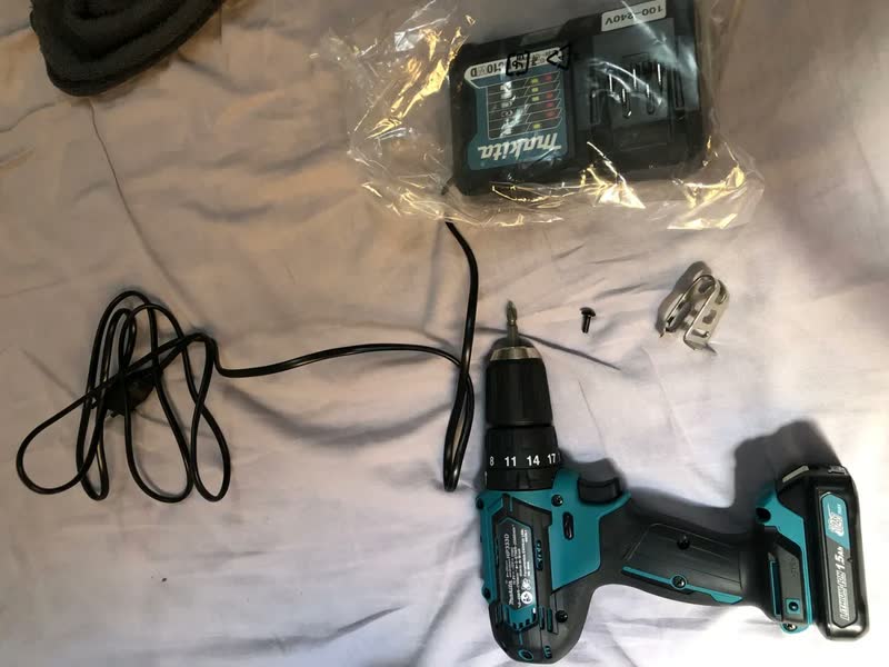 foto de Parafusadeira E Furadeira Impacto 12v 3/8 1,5ah Makita