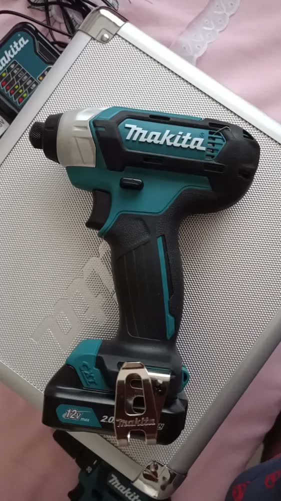 foto de Combo Furadeira Parafusadeira DF333D + Parafusadeira de Impacto TD110D 12V - CLX224SAX