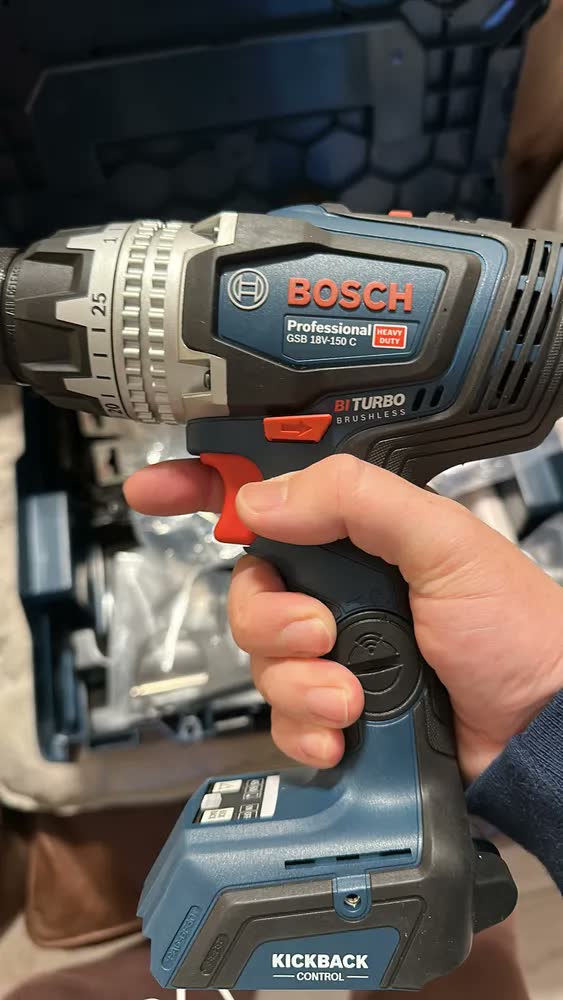 foto de Furadeira martelete parafusadeira sem fio de 13mm Bosch GSB 150 C + 0 baterías de 0mAh + accesorio com maleta de transporte