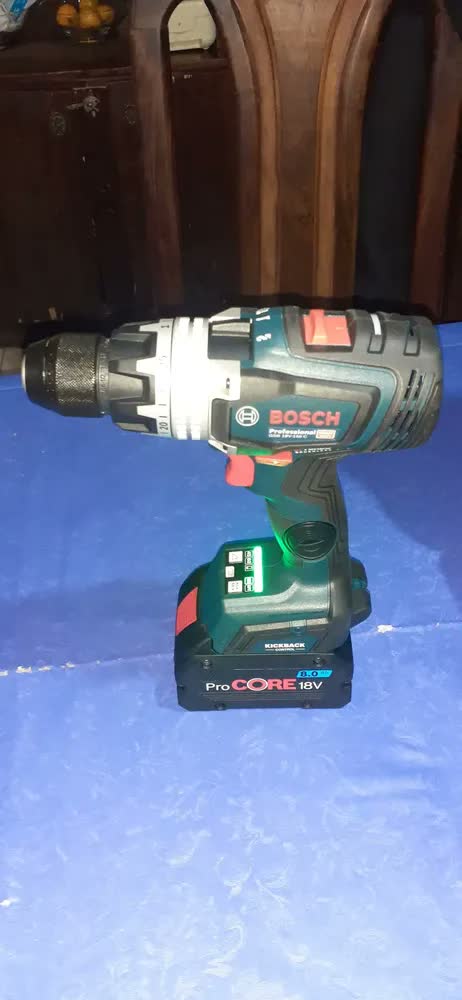 foto de Furadeira martelete parafusadeira sem fio de 13mm Bosch GSB 150 C + 0 baterías de 0mAh + accesorio com maleta de transporte
