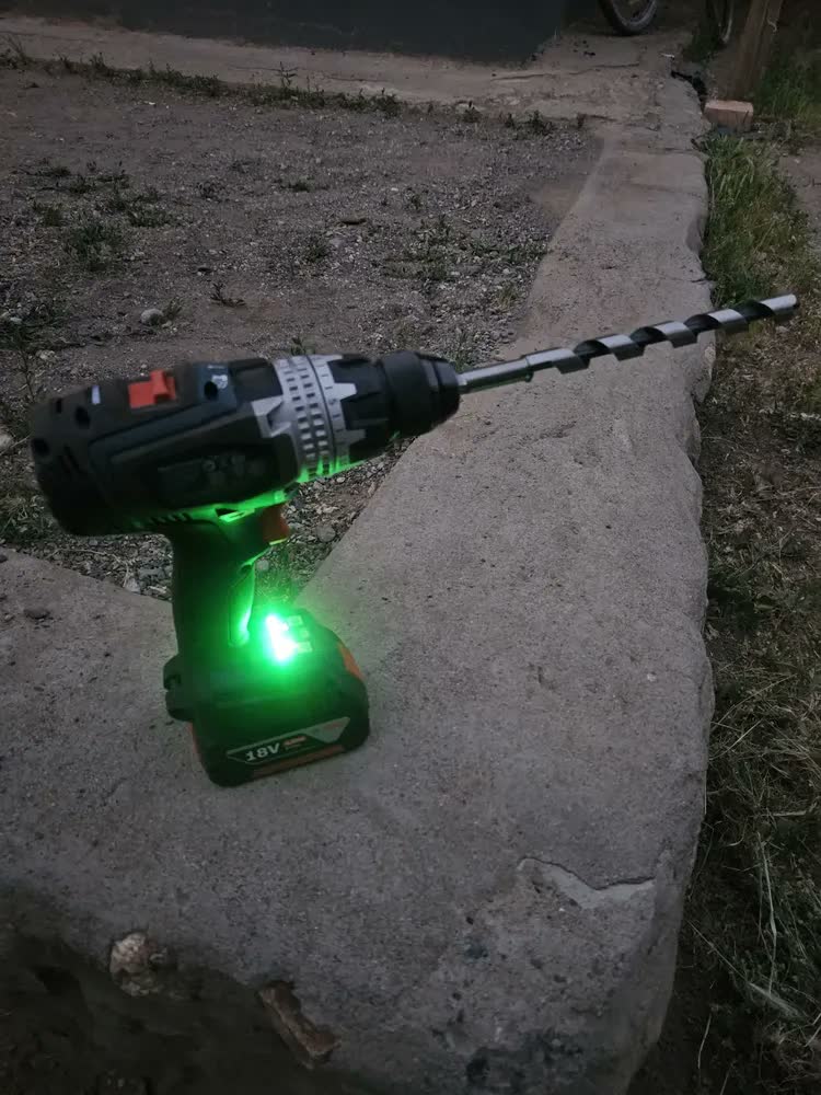 foto de Furadeira martelete parafusadeira sem fio de 13mm Bosch GSB 150 C + 0 baterías de 0mAh + accesorio com maleta de transporte