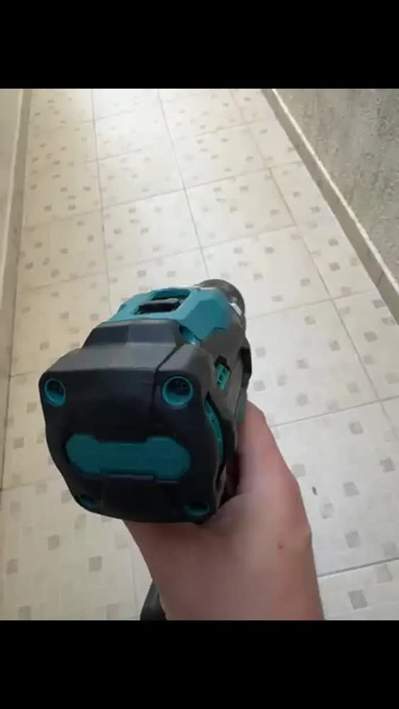 foto de Furadeira martelete parafusadeira sem fio de 12mm Makita HP001GZ SEM BATERIA