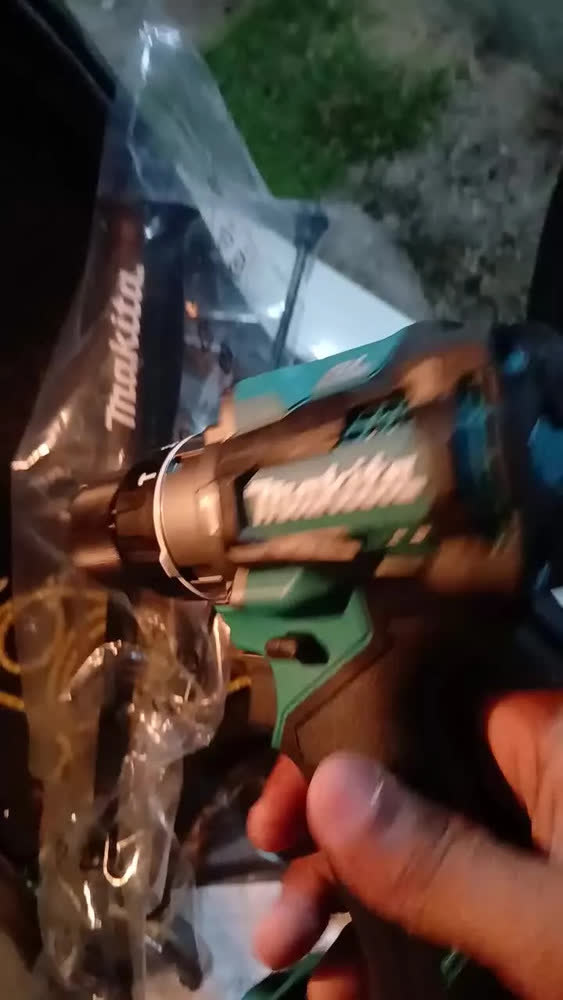 foto de Furadeira martelete parafusadeira sem fio de 12mm Makita HP001GZ SEM BATERIA