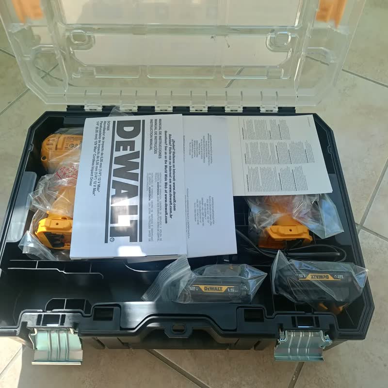 foto de Kit Furadeira e Parafusadeira de Impacto 12V Dewalt DCD700 Parafusadeira DCF815 e Acessórios