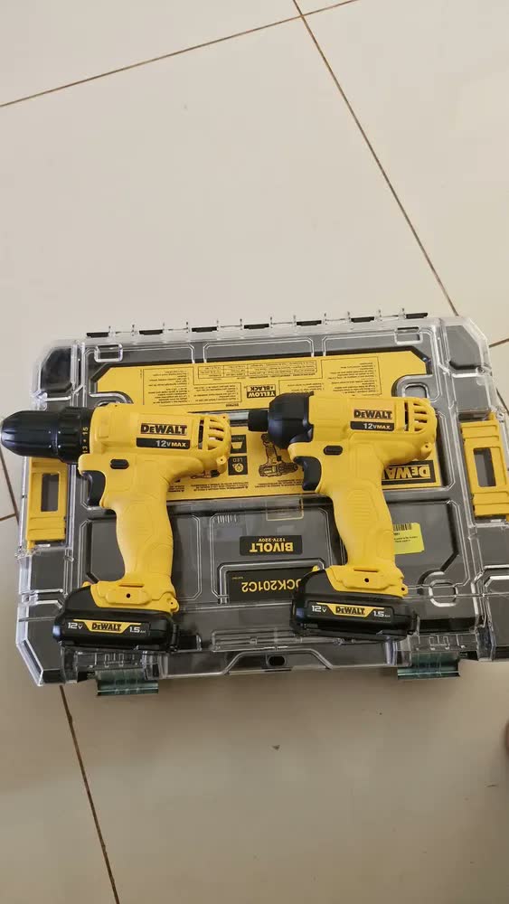 foto de Kit Furadeira e Parafusadeira de Impacto 12V Dewalt DCD700 Parafusadeira DCF815 e Acessórios
