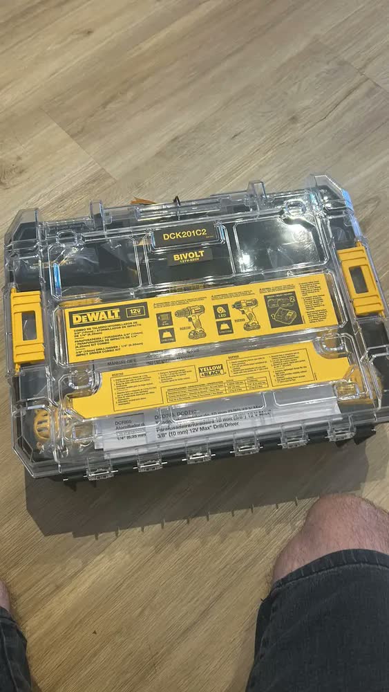 foto de Kit Furadeira e Parafusadeira de Impacto 12V Dewalt DCD700 Parafusadeira DCF815 e Acessórios