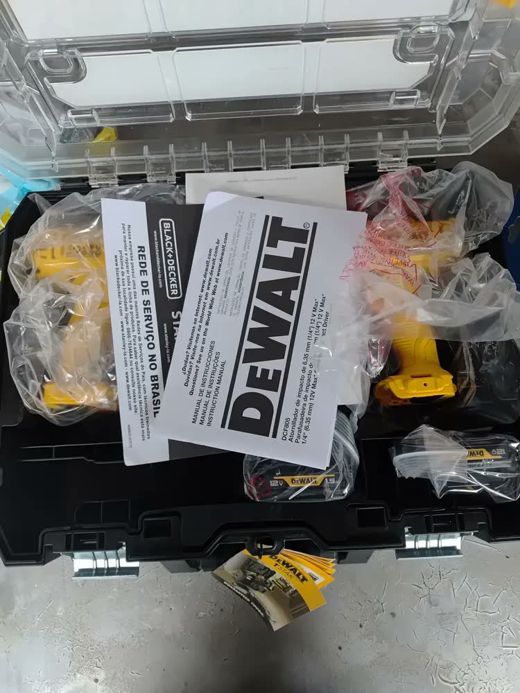 foto de Kit Furadeira e Parafusadeira de Impacto 12V Dewalt DCD700 Parafusadeira DCF815 e Acessórios