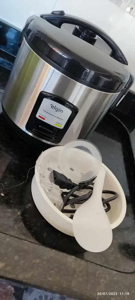 foto de Panela Elétrica De Arroz A Vapor 400w 5 Xícaras Ou 1l Elgin Cor Cinza/Preto