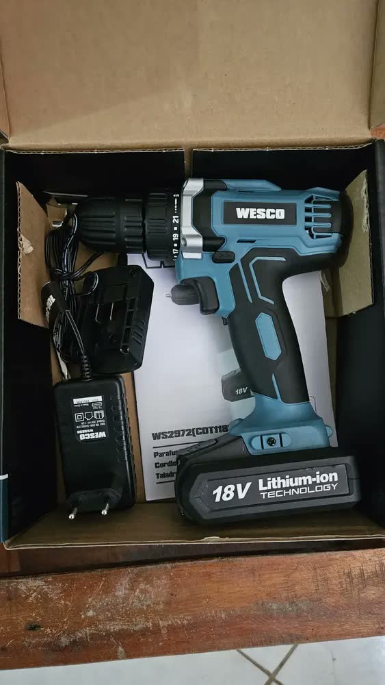 foto de Parafusadeira Furadeira Wesco WS2972 18V Bateria Li-ion 750rpm
