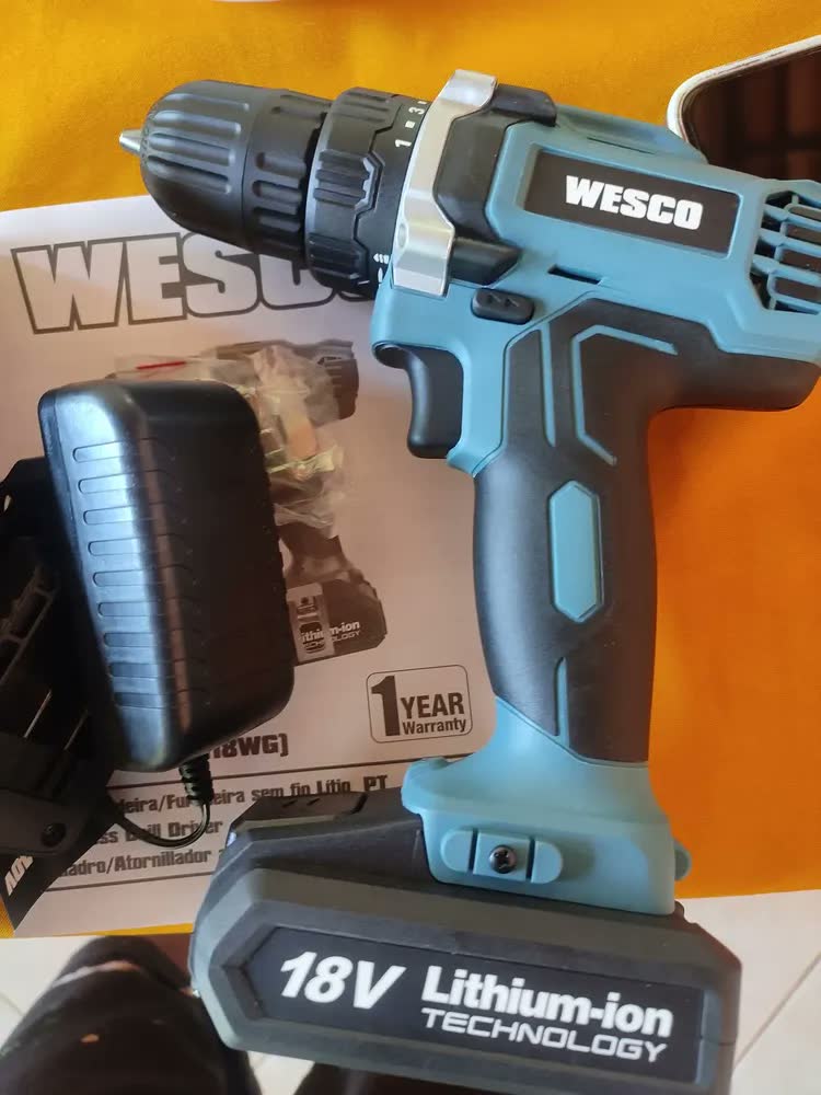 foto de Parafusadeira Furadeira Wesco WS2972 18V Bateria Li-ion 750rpm