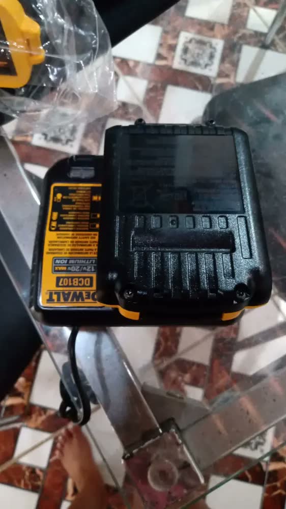 foto de Parafusadeira e Furadeira de Impacto 13mm 20V DEWALT DCD7781D1 Com Bateria, Carregador e Bolsa