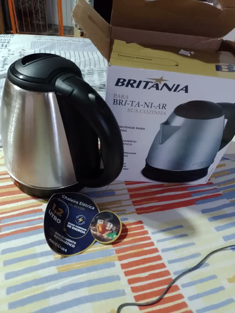 foto de Chaleira Elétrica Bch09i 1,2 Litros Britânia Cor Aço inox