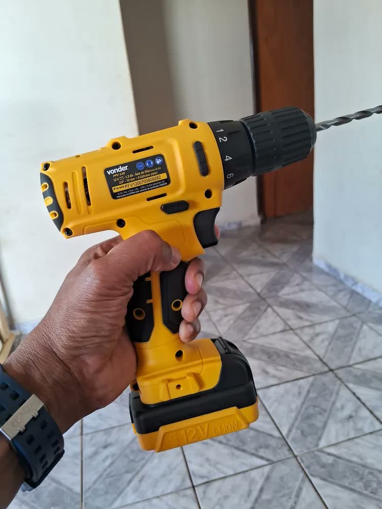 foto de Parafusadeira Furadeira a Bateria 3/8