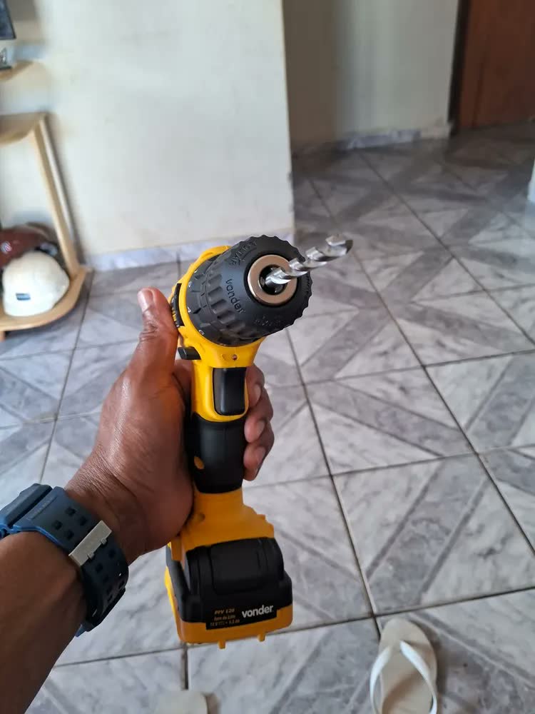 foto de Parafusadeira Furadeira a Bateria 3/8