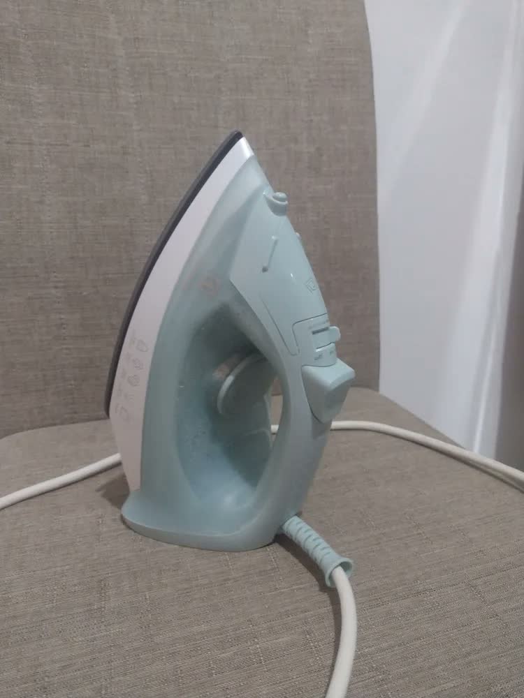 foto de Ferro de Passar Seco/Vapor Electrolux Efficient Base antiaderente Vapor Vertical Extra 1200W ESI11