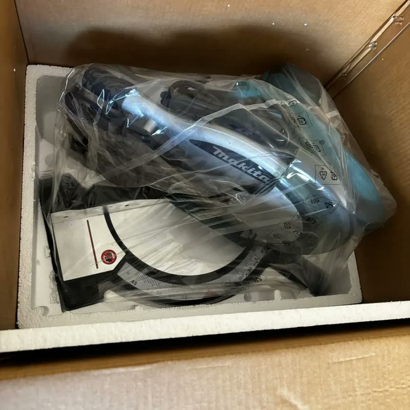 foto de Serra meia esquadria 10polegadas 1500w Mls100 Makita