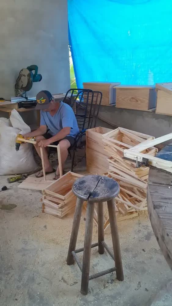 foto de Serra meia esquadria 10polegadas 1500w Mls100 Makita