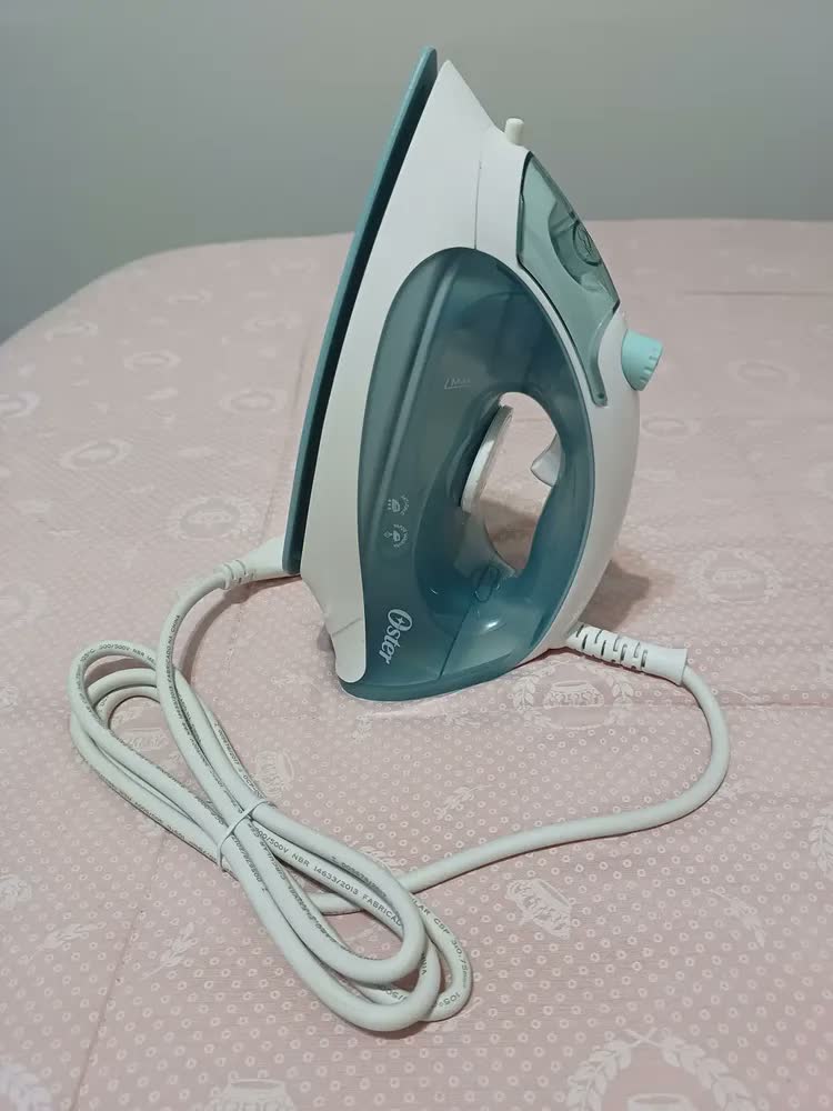 foto de Oster Ferro De Passar Gcstbs5002 A Vapor Antiaderente