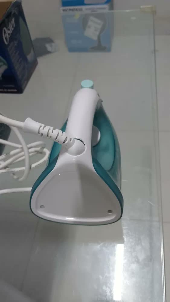 foto de Oster Ferro De Passar Gcstbs5002 A Vapor Antiaderente