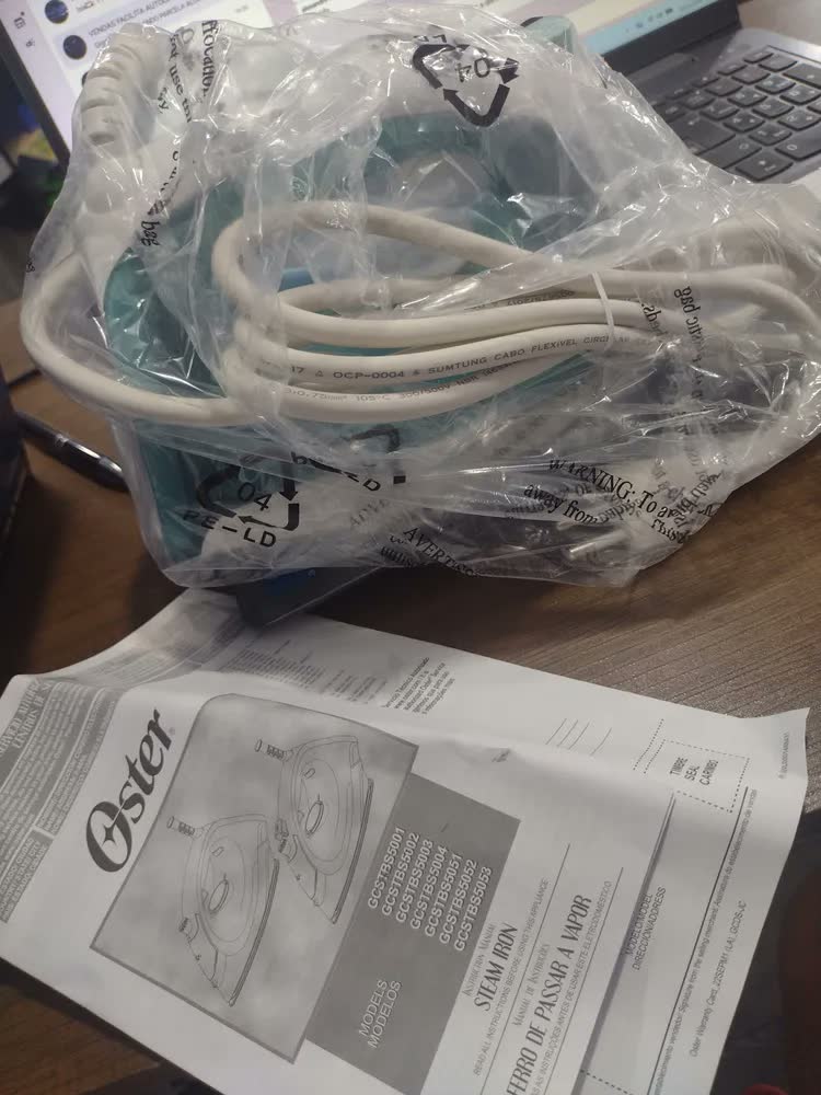 foto de Oster Ferro De Passar Gcstbs5002 A Vapor Antiaderente