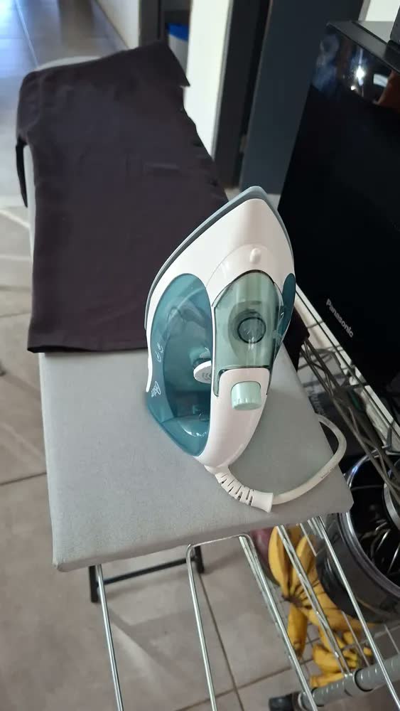 foto de Oster Ferro De Passar Gcstbs5002 A Vapor Antiaderente