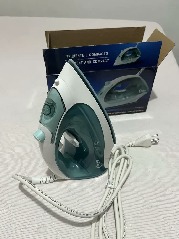 foto de Oster Ferro De Passar Gcstbs5002 A Vapor Antiaderente