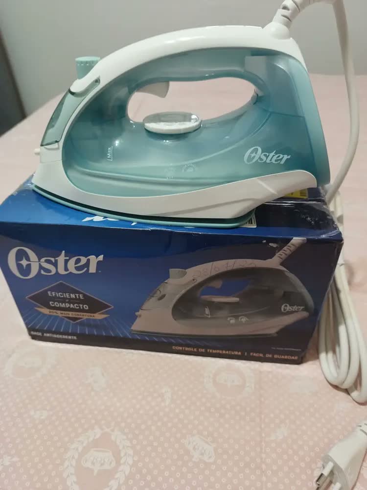 foto de Oster Ferro De Passar Gcstbs5002 A Vapor Antiaderente