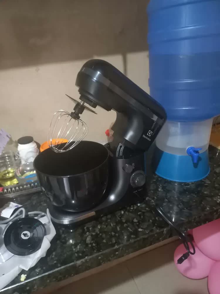 foto de Batedeira Planetária EKM30 Preta Experience Com Tigela 5l 750w Electrolux