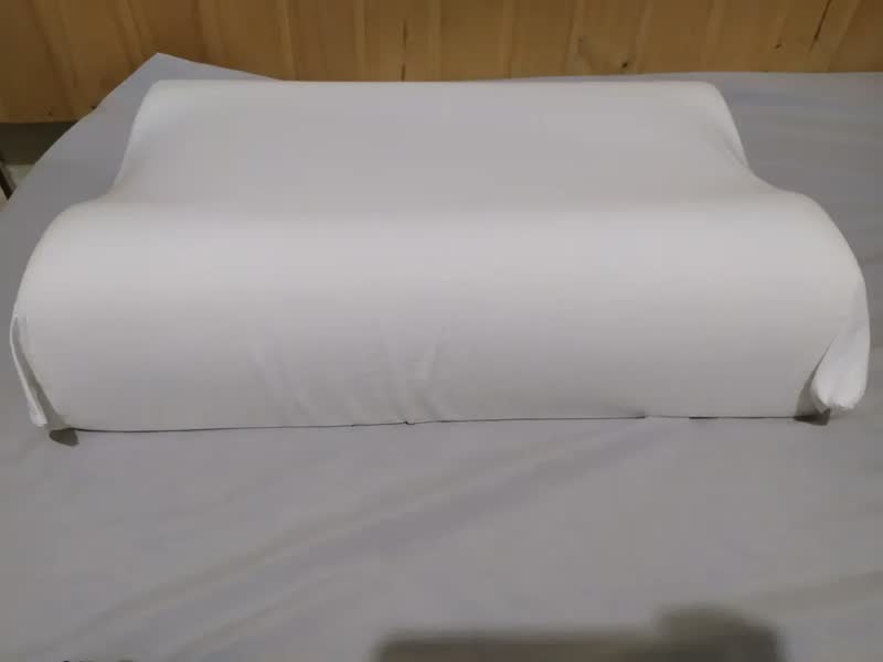foto de Travesseiro Nasa Cervical capa repelente a líquidos com zíper alinhar a postura 200 Fios Viva Conforto