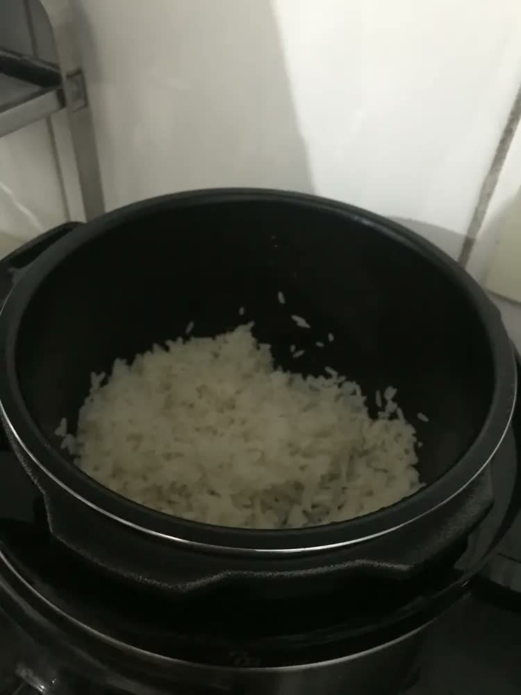 foto de Panela De Pressão Multifuncional Bpp01pi 3l 700w Britânia 60