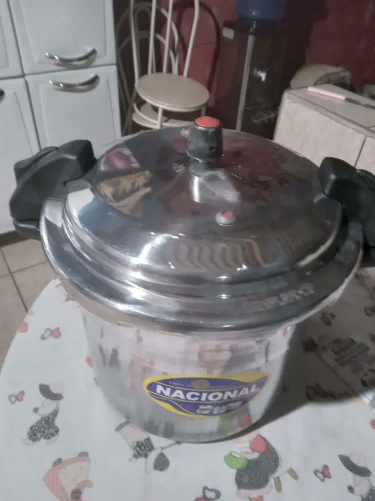 foto de Panela De Pressão Fechamento Externo Profissional 20L Nacional