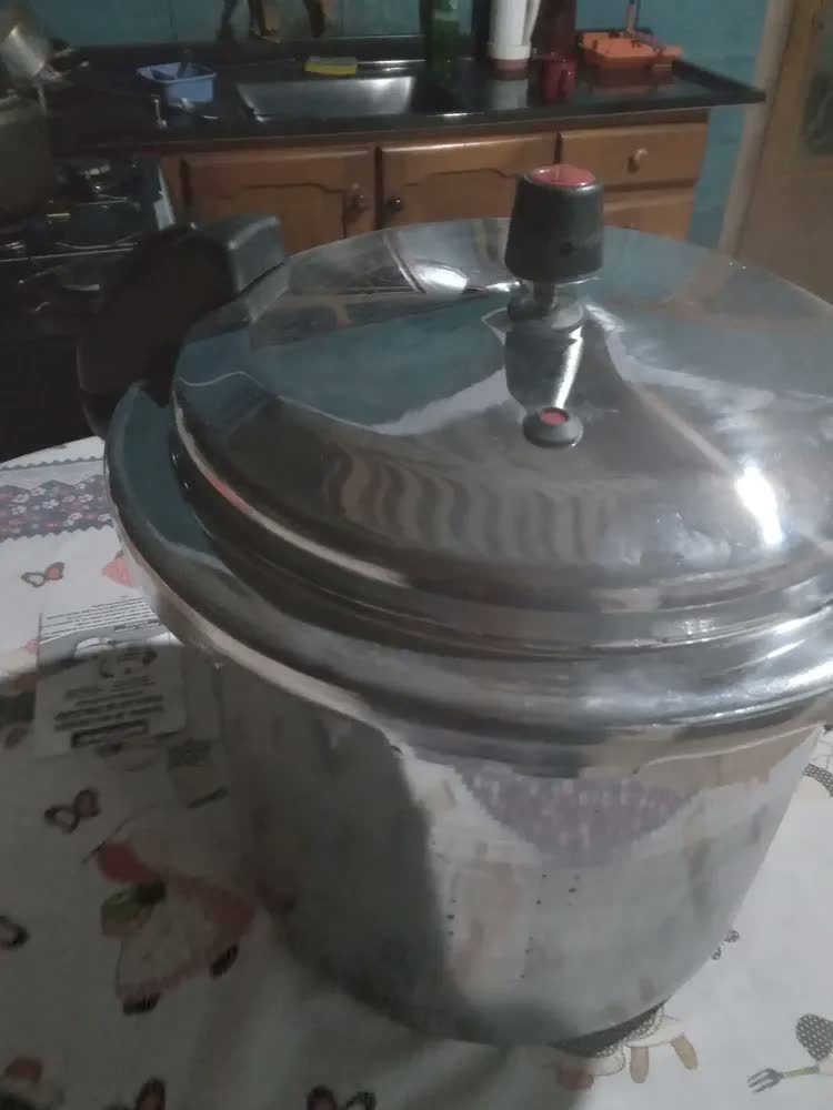 foto de Panela De Pressão Fechamento Externo Profissional 20L Nacional