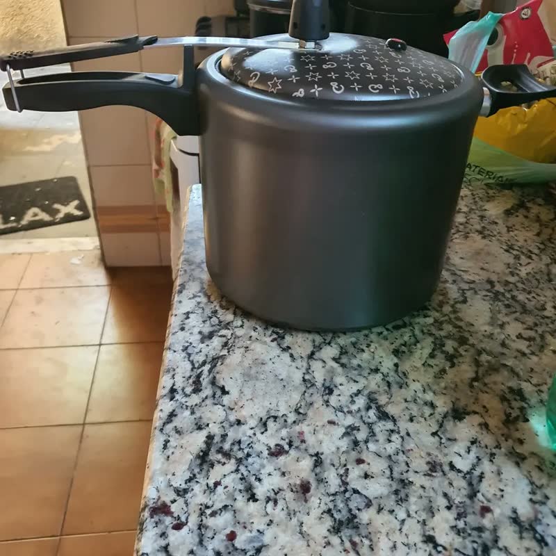 foto de Panela De Pressão 7,0 Litros Antiaderente Panelux Magnific Cor Cinza