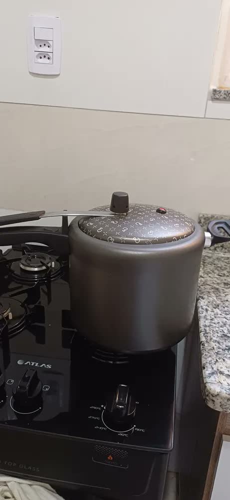 foto de Panela De Pressão 7,0 Litros Antiaderente Panelux Magnific Cor Cinza
