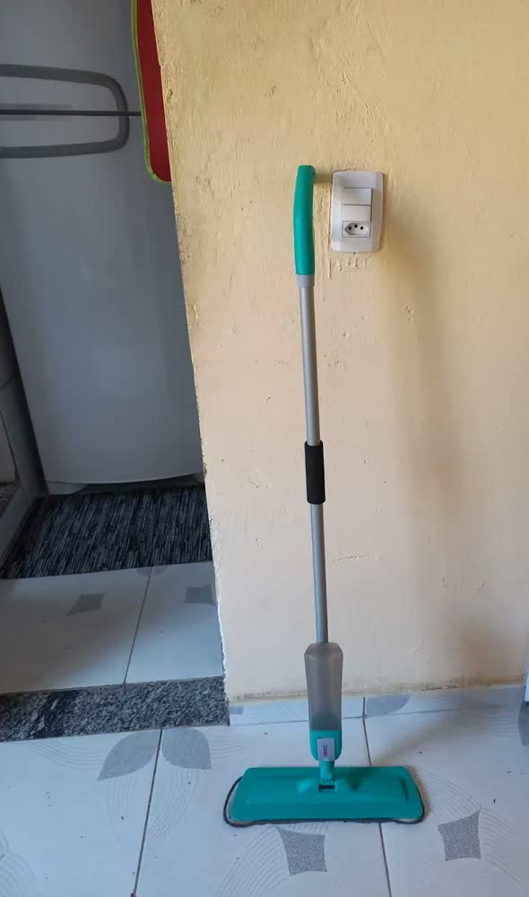foto de Mop Spray Noviça Fit Microfibra Base Lavável e Reservatório
