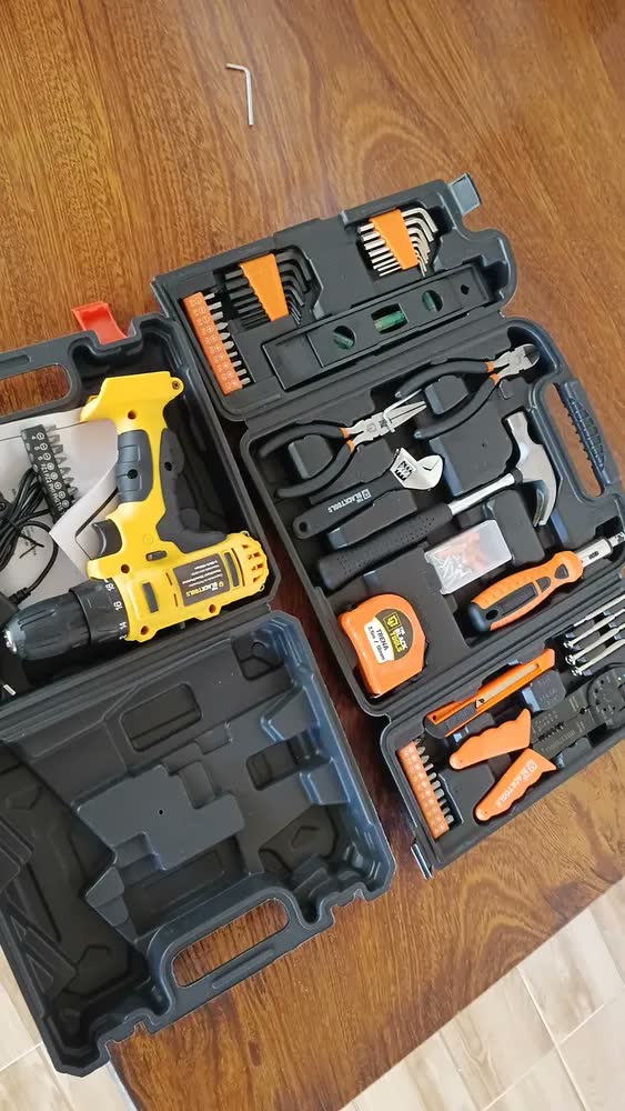 foto de Furadeira Parafusadeira Sem Fio A Bateria 12v + Jogo 129 Pçs