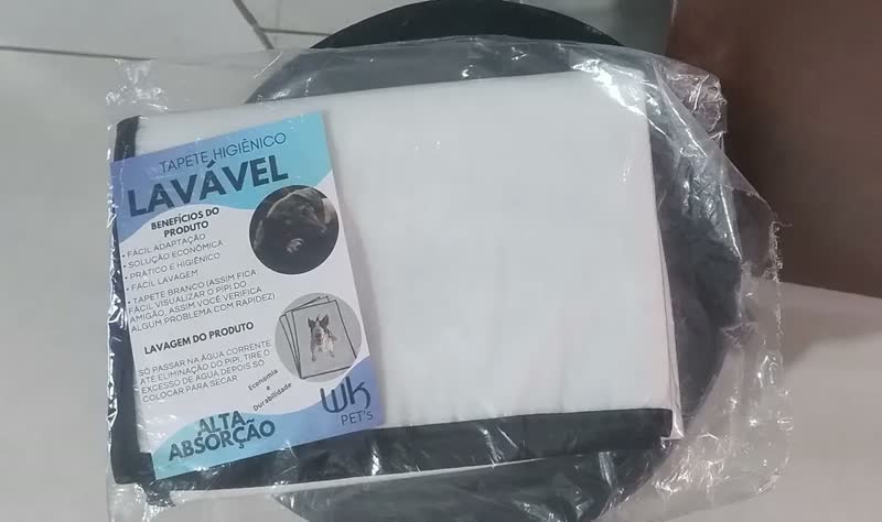 foto de Kit 3 Tapete Higiênico Lavável Cães Cachorro Xixi Grande Dog Tapete Pet Branco Fácil Visualização Do Xixi Dog, Pode Também Verificar Qualquer Alteração Do Xixi Do Seu Cachorro.