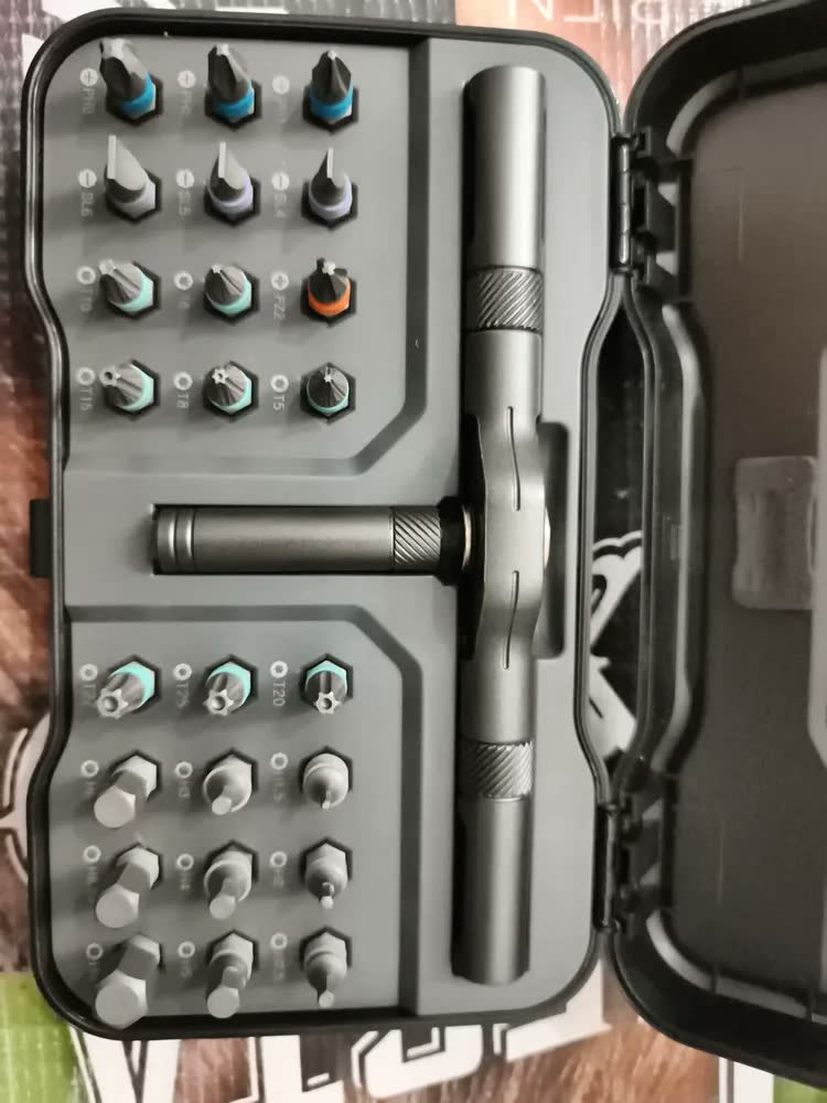 foto de Kit Chaves De Fenda 24 Em 1 Profissional Catraca Magnéticas
