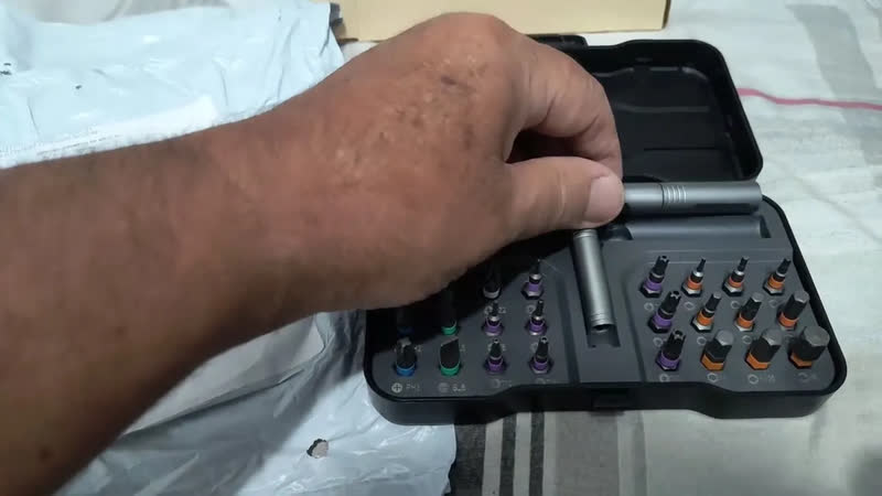 foto de Kit Chaves De Fenda 24 Em 1 Profissional Catraca Magnéticas