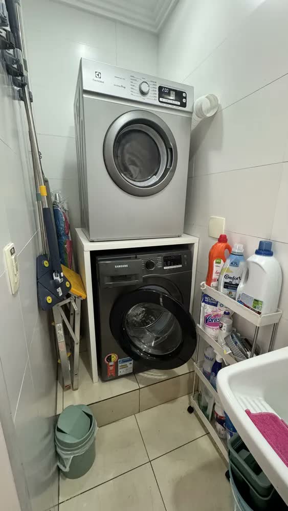 foto de Secadora de Roupas Electrolux 11Kg Cor Inox Essential Care com Função Antirrugas STH11