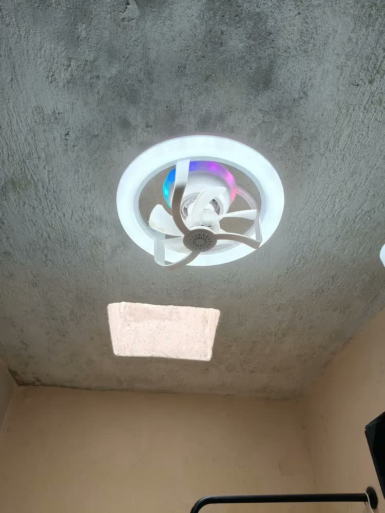 foto de Lâmpada Ventilador Multifuncional Com Foco Led 30 W