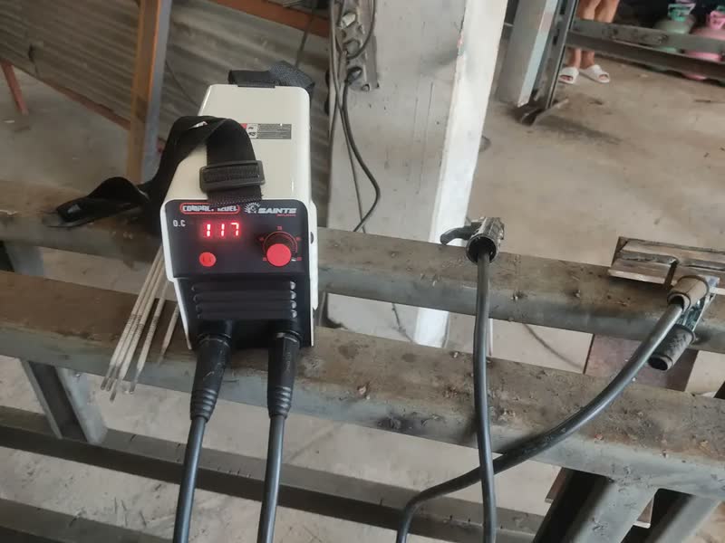 foto de Máquina De Solda Elétrica Inversora Bv Saints Compact 120el Cor Branco