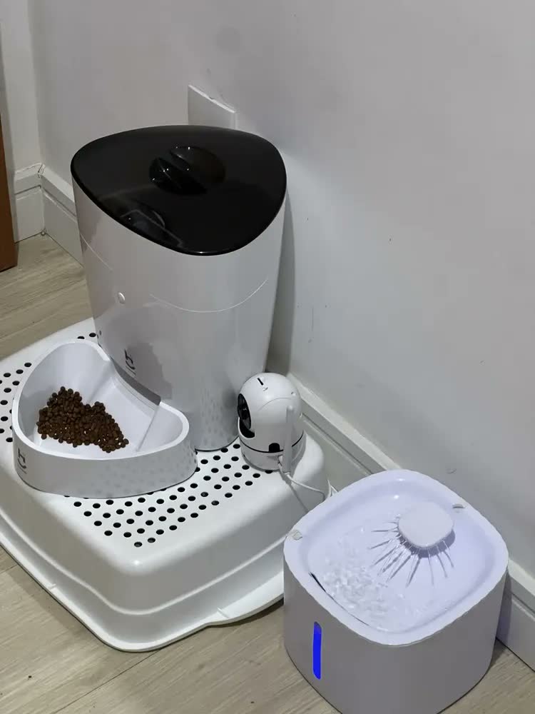 foto de Alimentador Para Caes E Gatos Inteligente Wi-fi Hi By Geonav Cor Branco