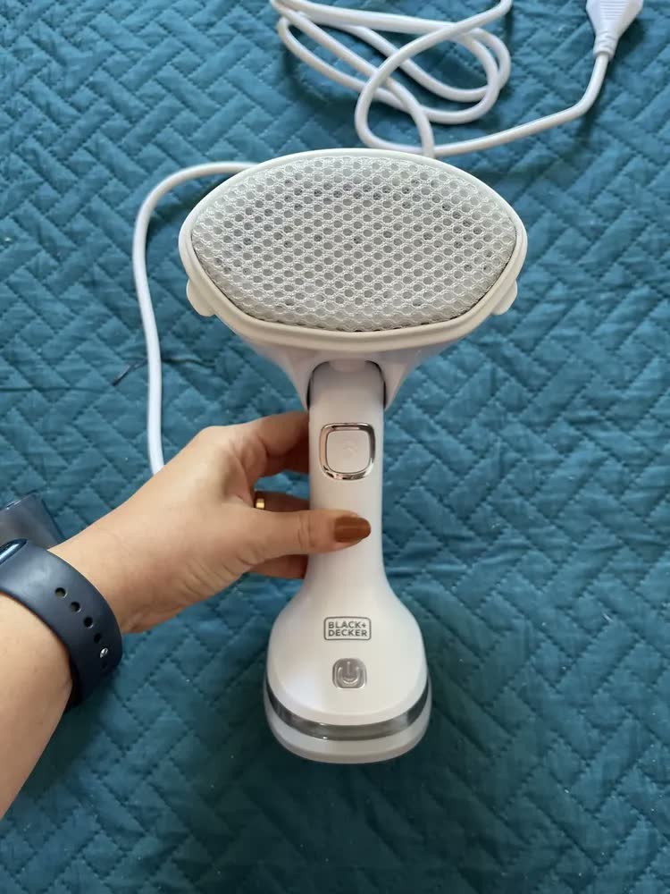 foto de Ferro Vaporizador Portátil e Dobrável 3 em 1 Black Decker BDV3000