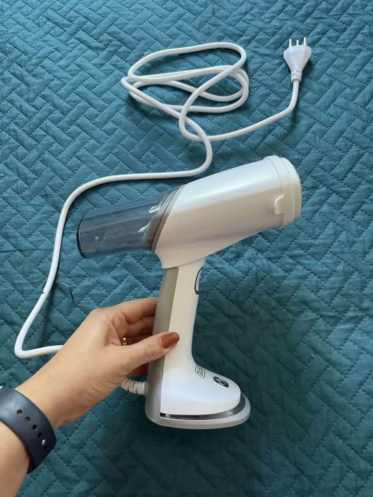foto de Ferro Vaporizador Portátil e Dobrável 3 em 1 Black Decker BDV3000