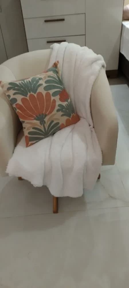 foto de Poltrona Sala Decorativa Orgânica Base Giratória Linho Bege Corano Nozes - D'Rossi Stella