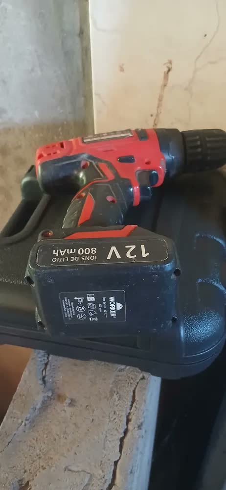 foto de Parafusadeira Furadeira Worker 12V Bivolt Com Kit 13 Peças LED